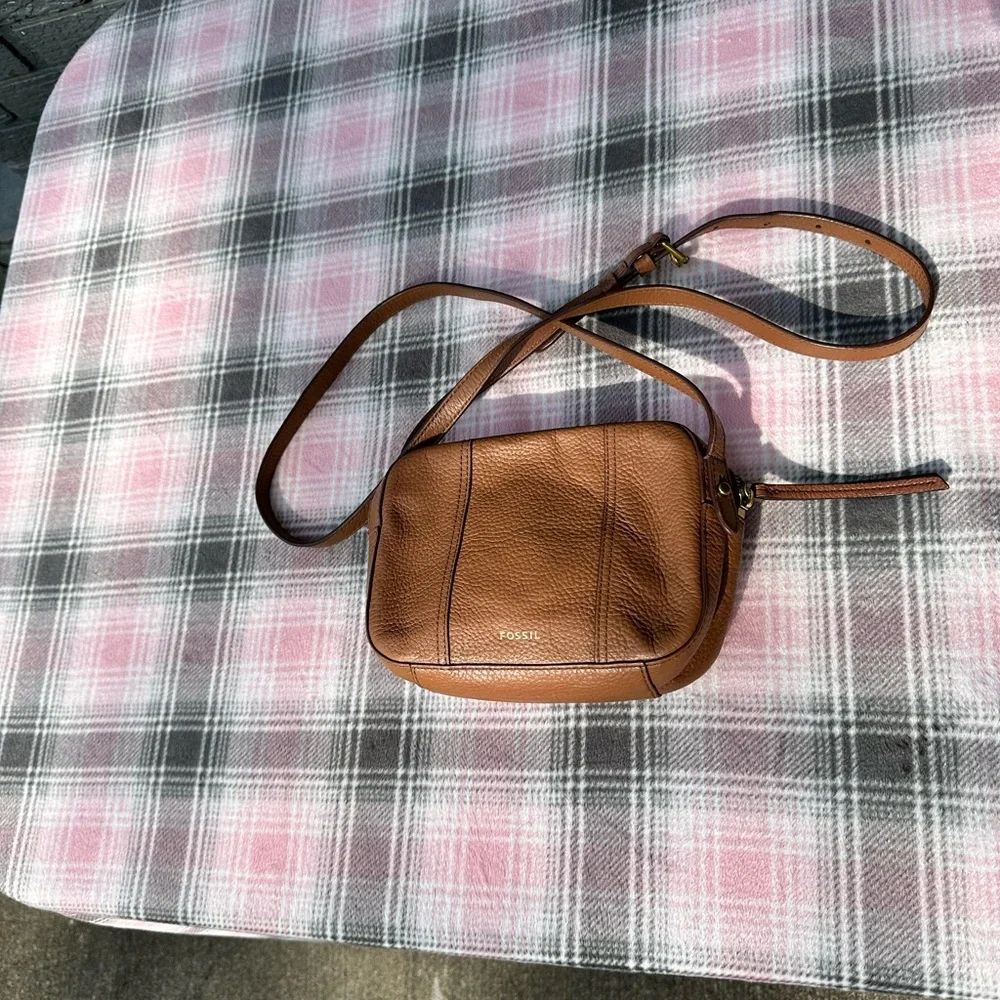 Fossil leather cross body brown2 great condition
